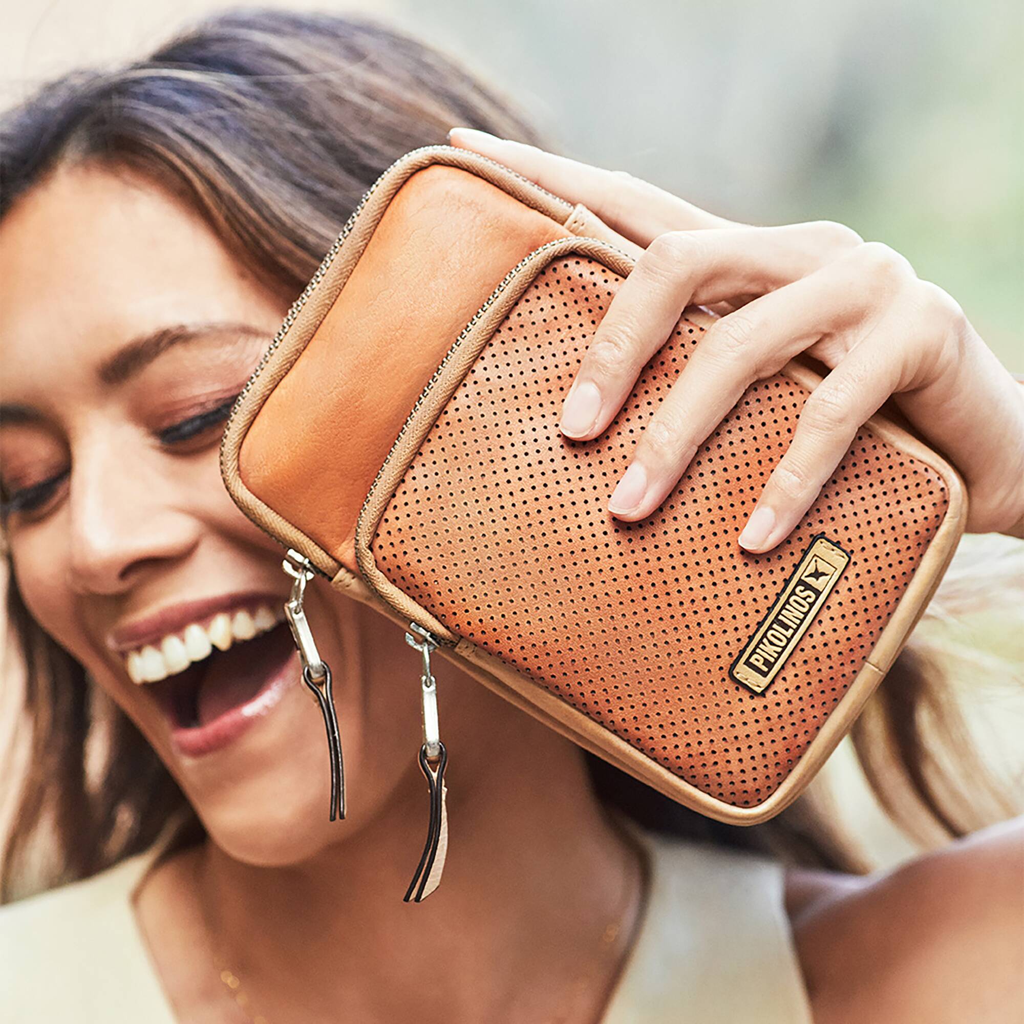 Pikolinos Salinas Leather Phone Pouch 13