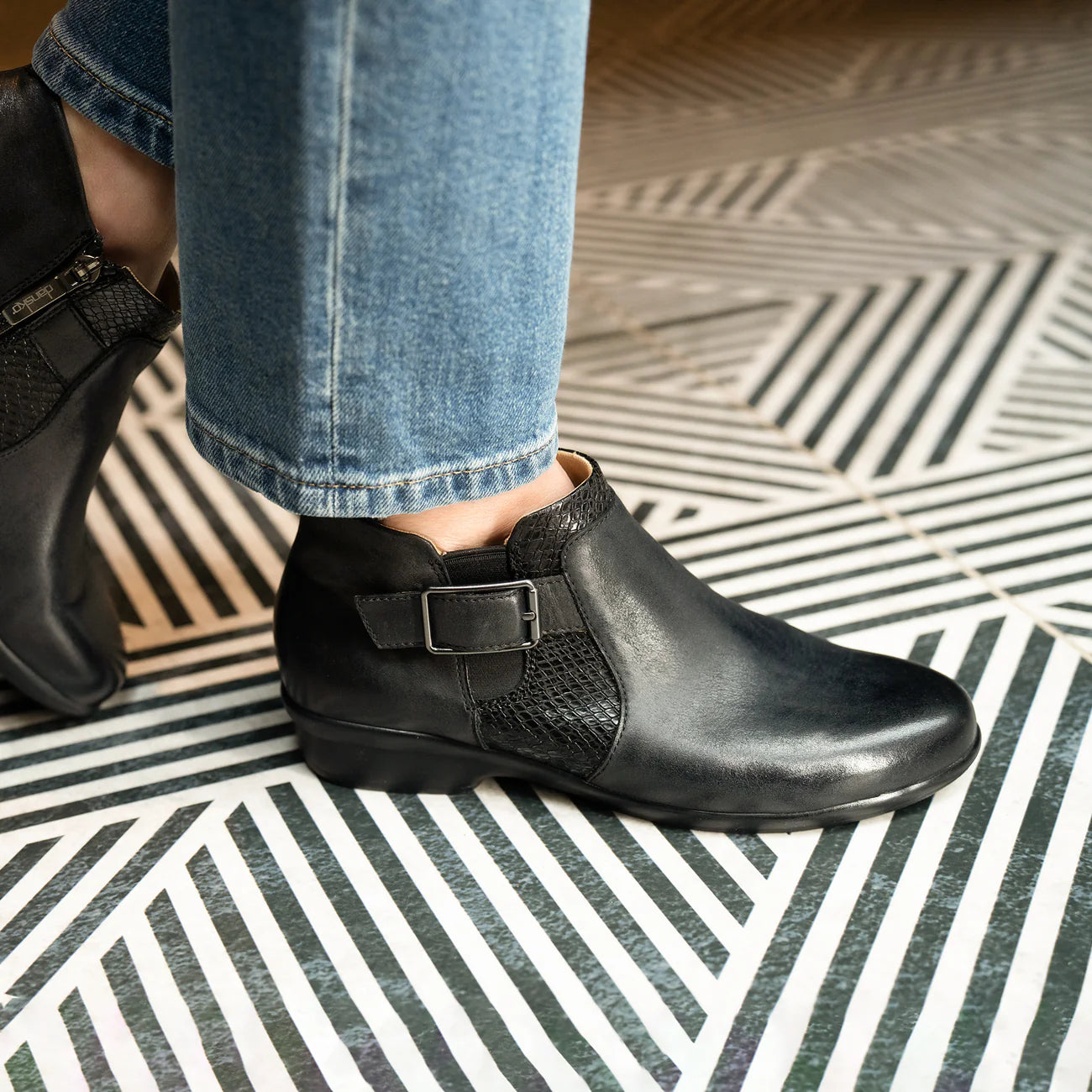 Dansko Carolyn Bootie Women's 8