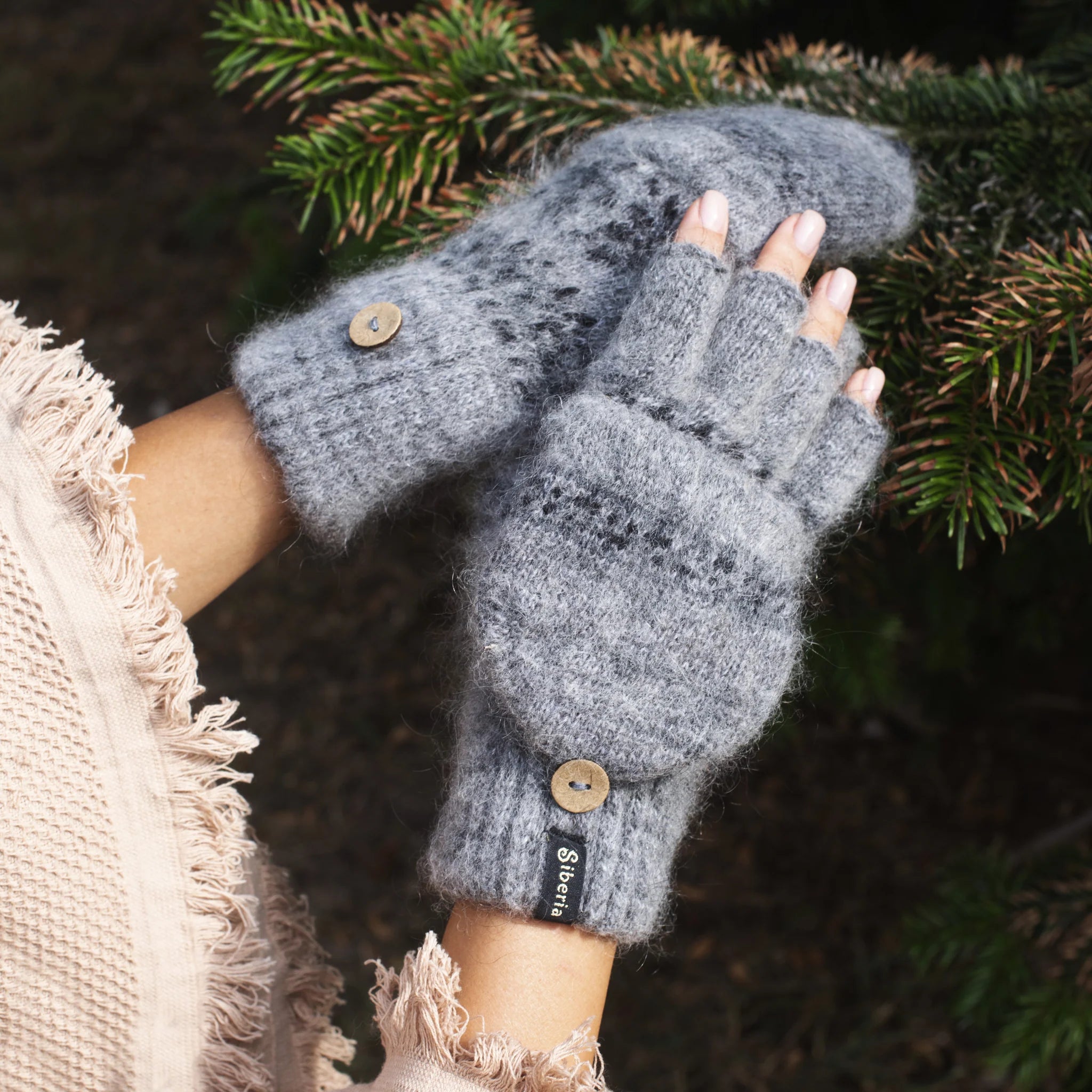 Siberia Spirit Midnight Veil Goat Wool Mitten Gloves Women's 7