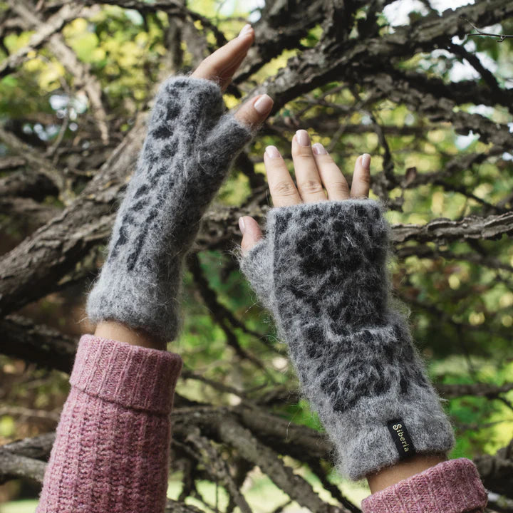 Siberia Spirit Midnight Bloom Goat Wool Fingerless Gloves Women's 2