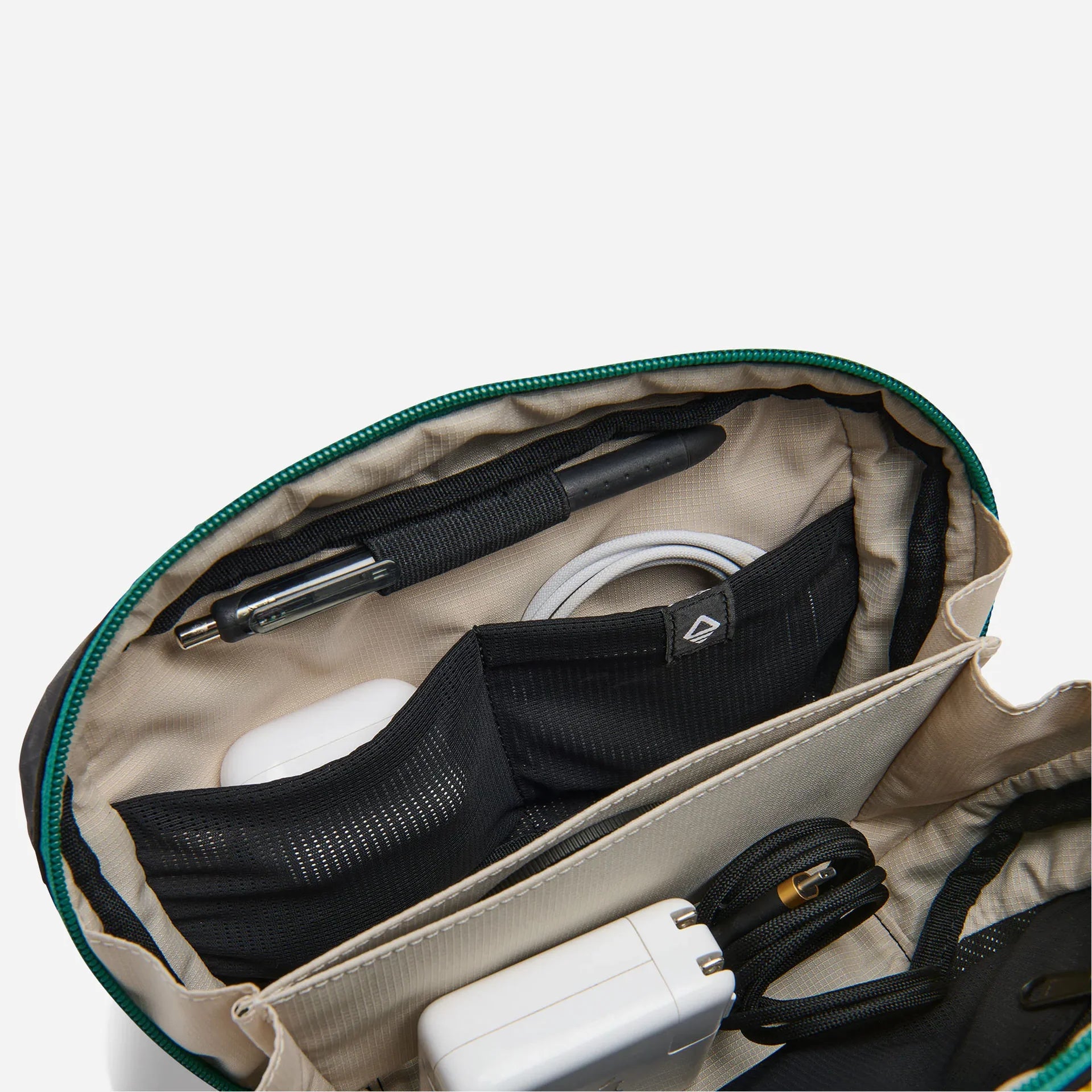 Nomadix Traveler Tech Sling 17
