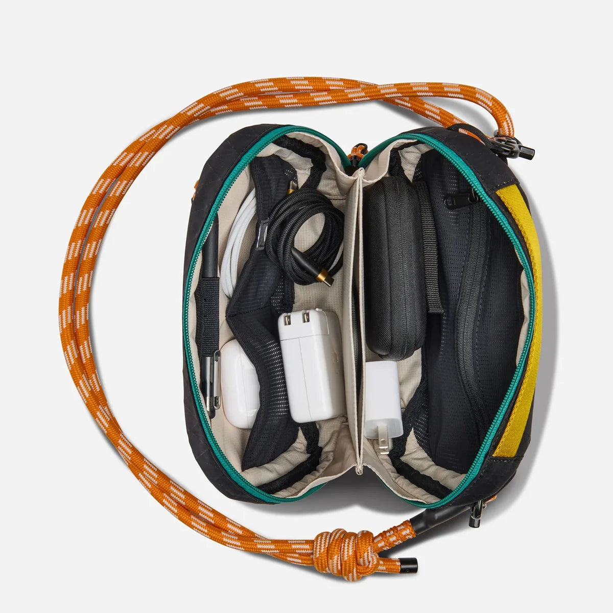 Nomadix Traveler Tech Sling 18