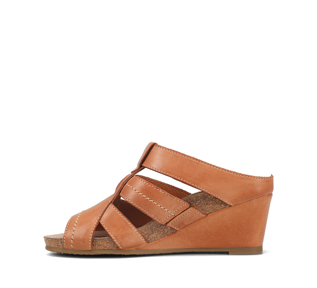 Women's Taos Lydia Color: Cognac