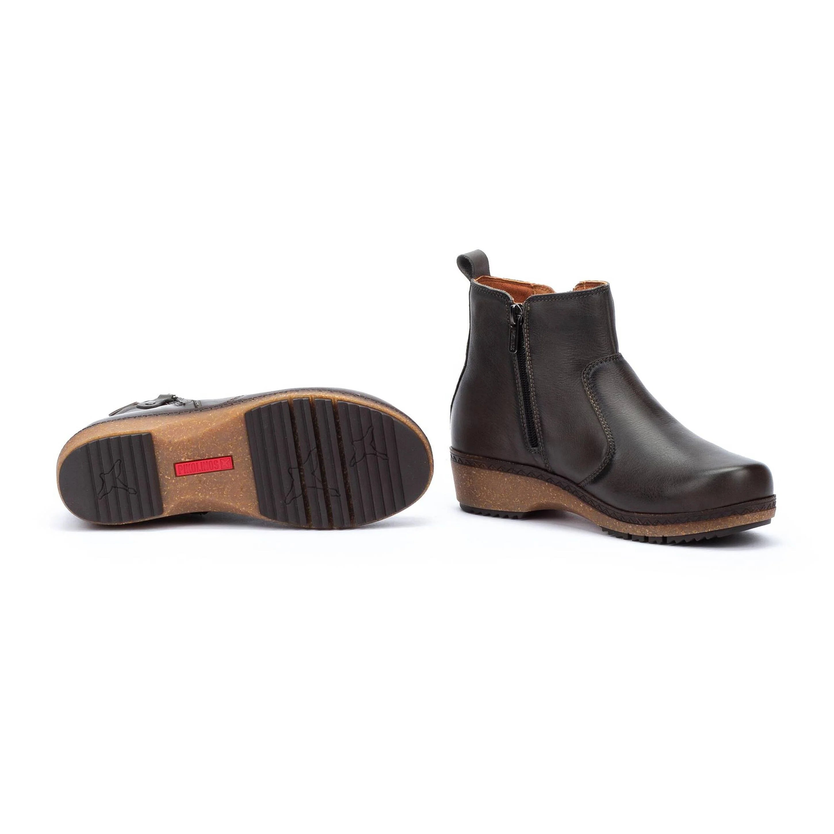 Pikolinos Granada Ankle Boot Women's  4