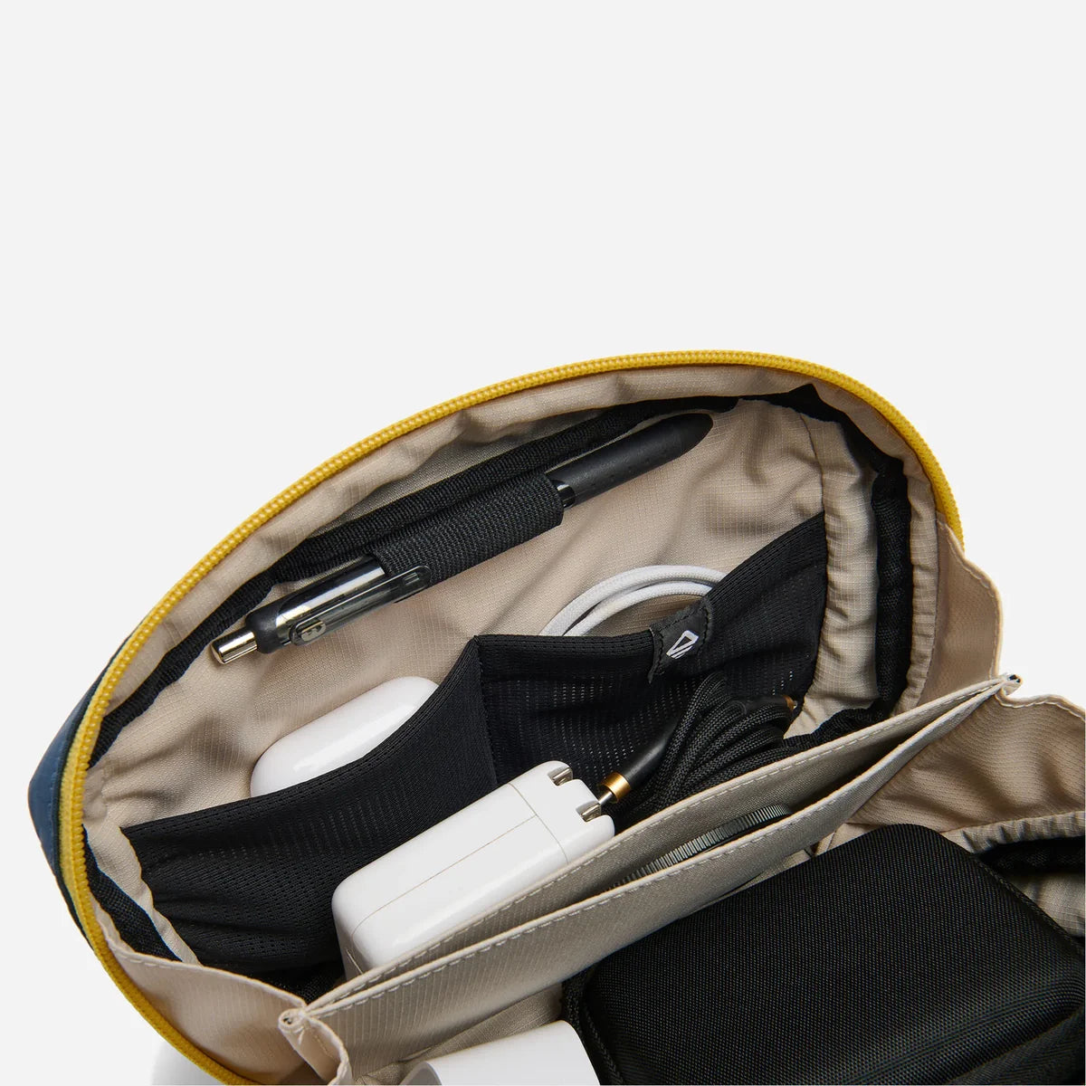 Nomadix Traveler Tech Sling 5